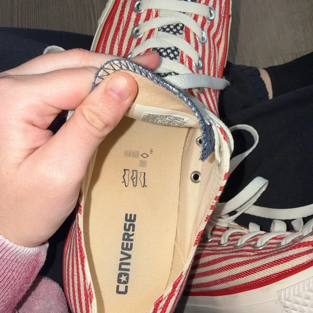 Converse Red and White Striped with Blue Stars Canvas Shoes Men’s size 10.5 - Picture 10 of 10